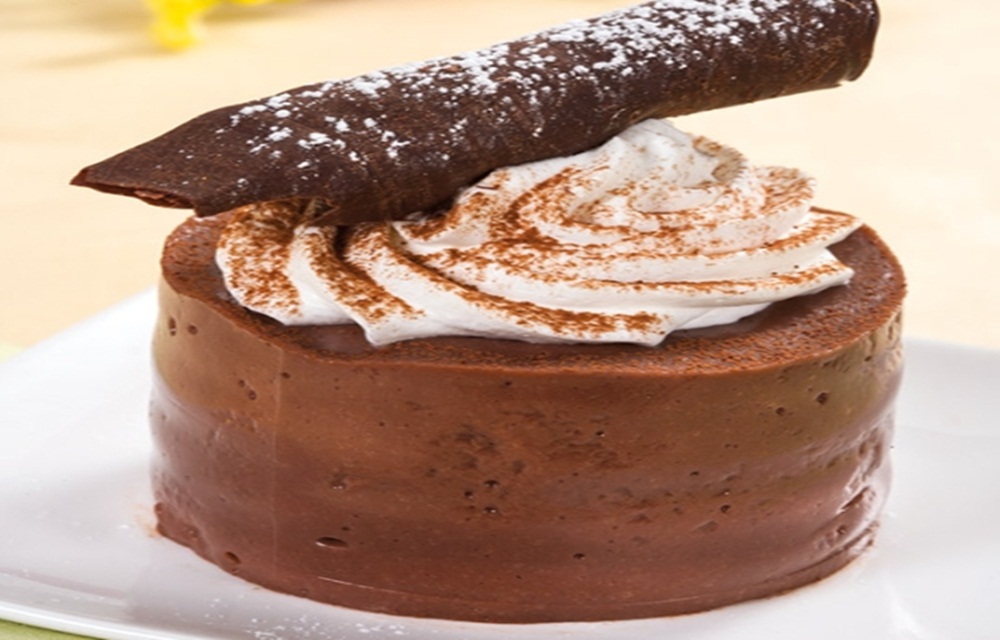 Ir para  <p>4 folhas de gelatina incolor;</p>

<p>● 1 pudim de chocolate instant&acirc;neo;</p>

<p>● 1 colher (de ch&aacute;) de ess&ecirc;ncia de baunilha;</p>

<p>● 100 g de bolacha tipo...